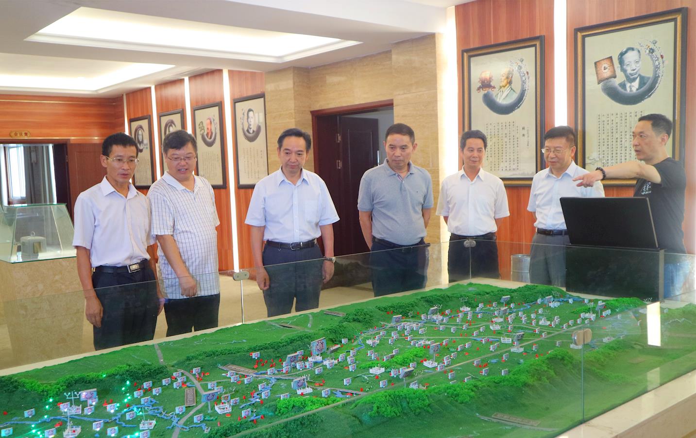 ff6868253f4c49518ace543bcb8d0049.jpg ff6868253f4c49518ace543bcb8d0049.jpg